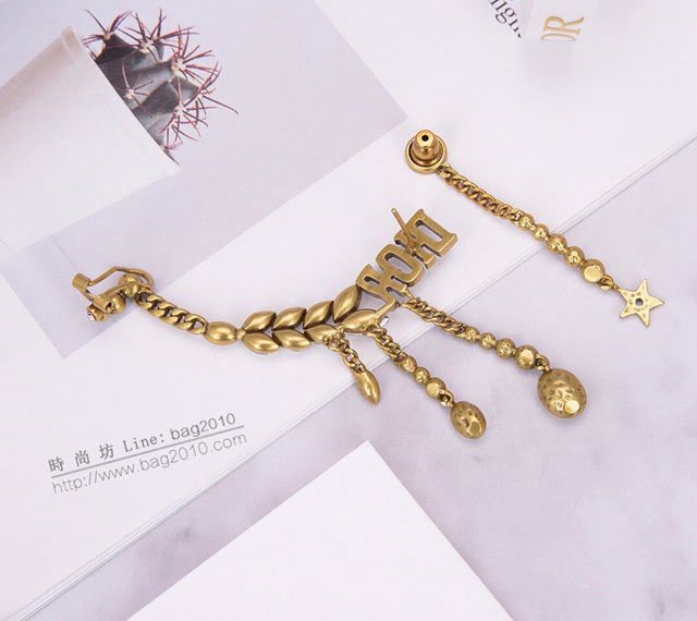 Dior飾品 迪奧熱銷款單只馬眼滿鑽DIOR字母耳釘  zgd1086